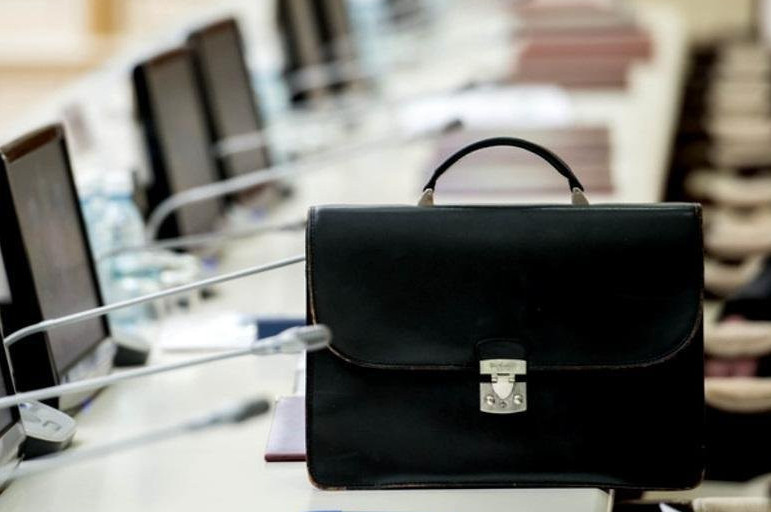 Сайлауға сақадай сай