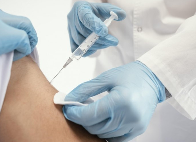 Медицина қызметкерлері  вакцина алды