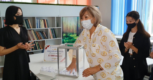 Студенттер арасында ақшалай сертификаттар ойнатылды