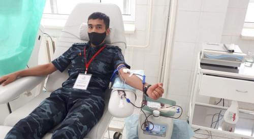 Қызметкерлер қан тапсырды