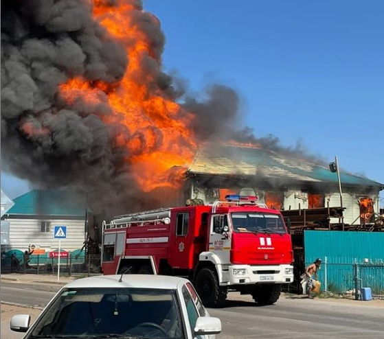 Атырау облысында екі қабатты дүкен өртеніп кетті