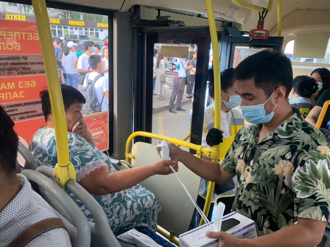 Алматыда жарты күнде 100 шақты қоғамдық көлікте бетперде режимі тексерілді