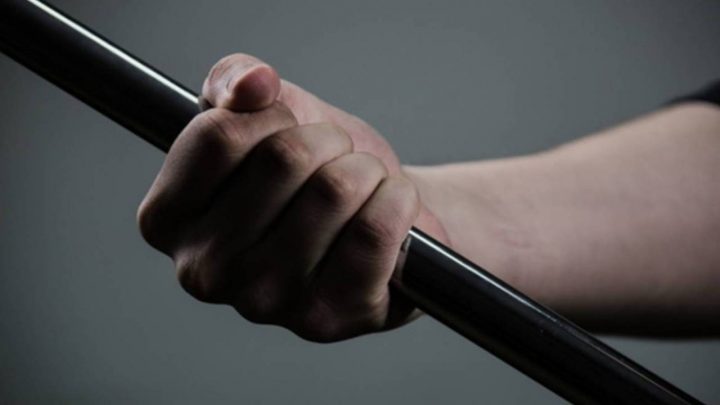 Атырауда караоке-бар күзетшісі мониторингтік топ мүшесін ұрған