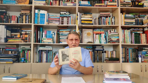 «Кітап оқуға көп уақыт бөлемін»