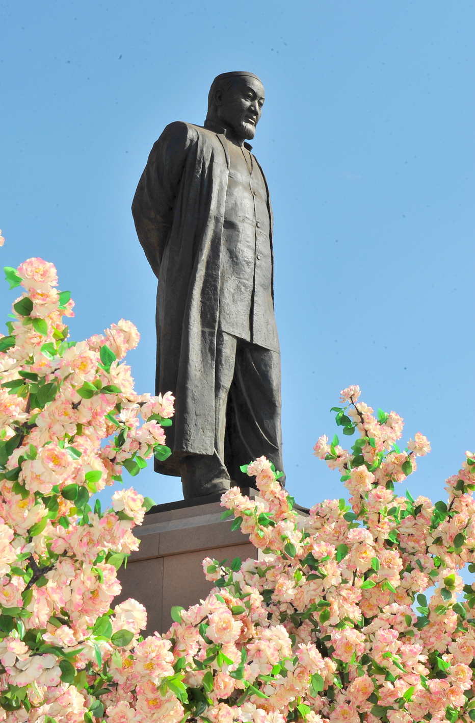 Абай, «дүние дос» және кавер-версия