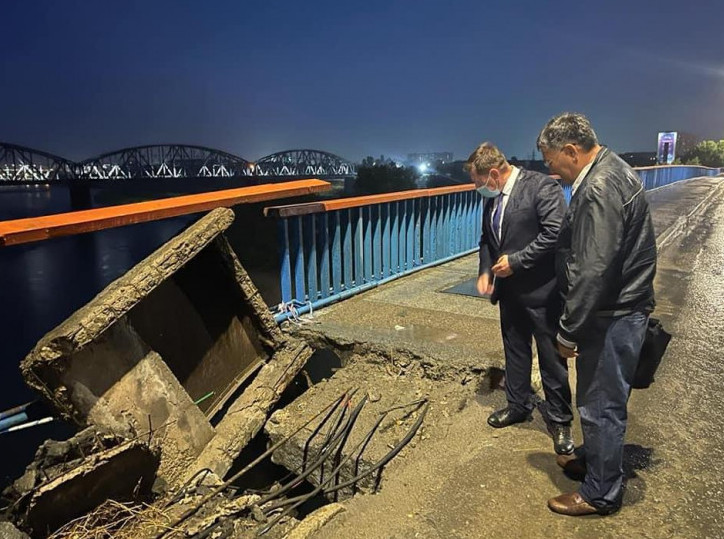 Ескі көпір опырылып қалды