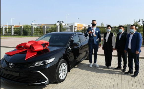 Олимпиада жүлдегеріне көлік мінгізді