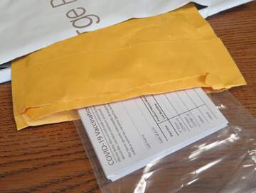 АҚШ-та Қытайдан жіберілген 3 мыңнан аса жалған вакцинация сертификаты тәркіленді