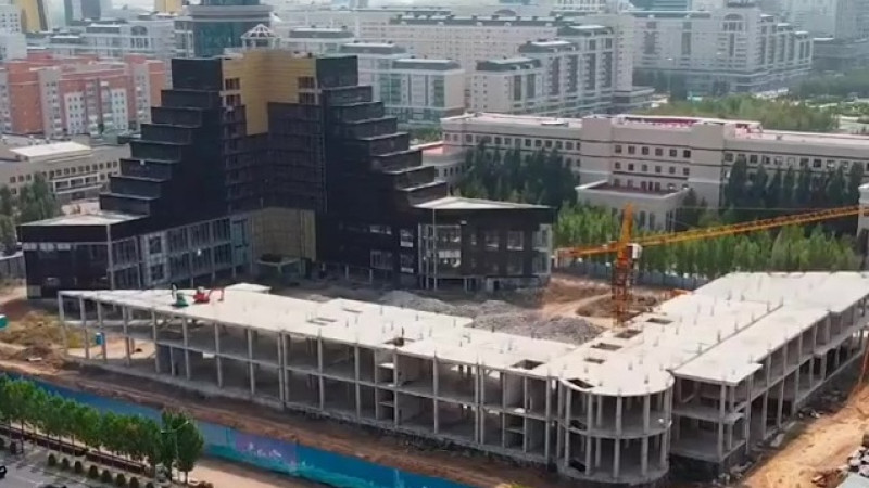 Нұр-Сұлтанда құрылысы аяқталмаған ғимарат бұзылып жатыр