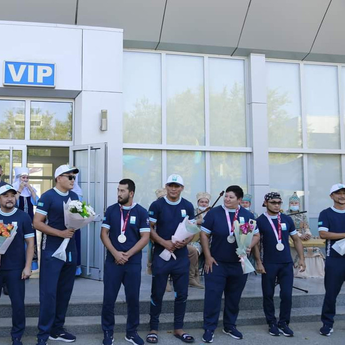 Атырауға Токио Паралимпиадасының күміс жүлдегерлері келді