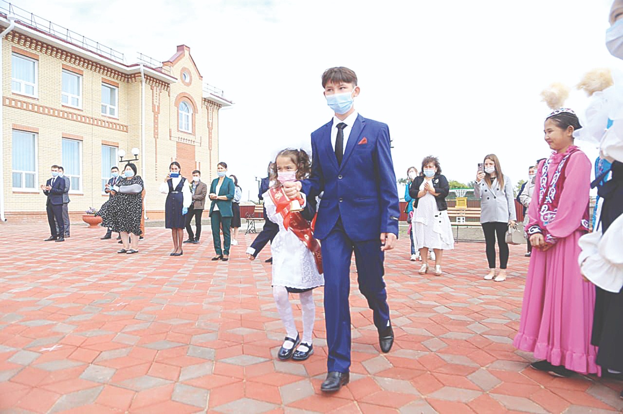 Екі қазақ мектебі ашылды