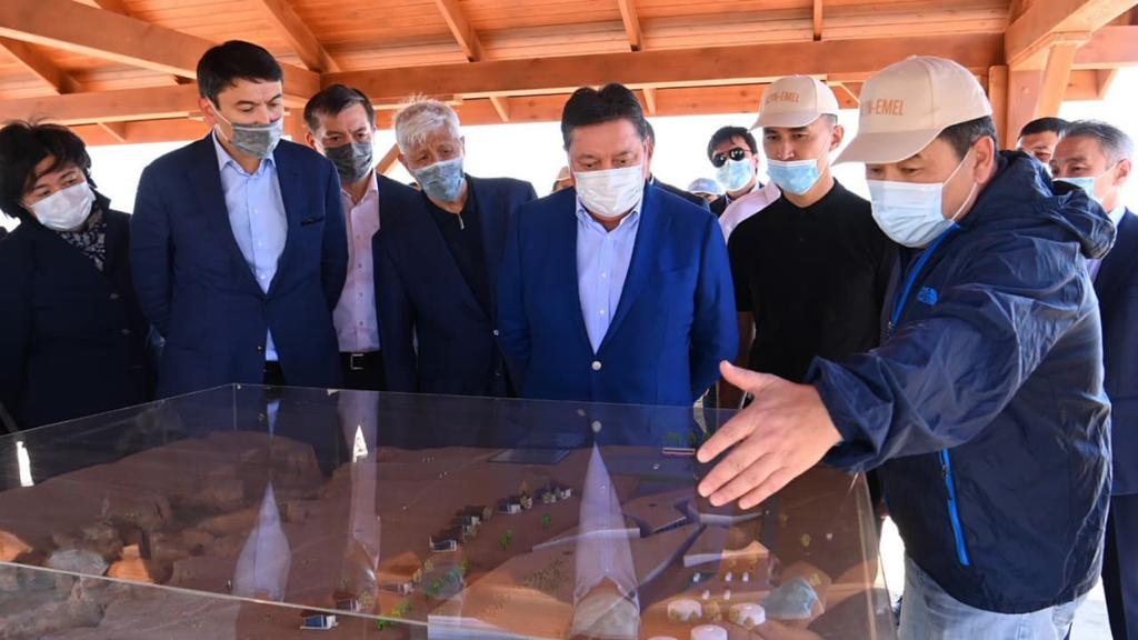 А.Мамин «Алтын-Емел» және «Шарын» ұлттық саябақтарының даму тұжырымдамасымен танысты