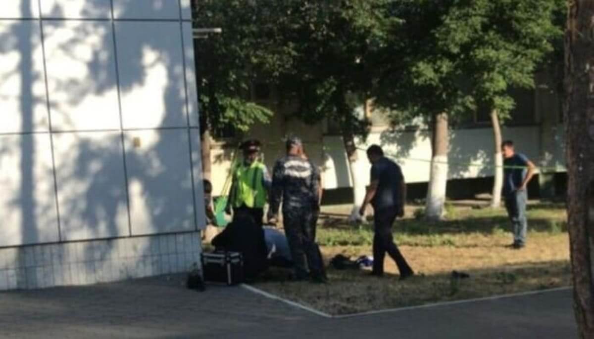 Ер адам 5 жыл бұрын ажырасқан әйелін пышақтап тастады