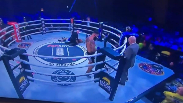 ММА файтері нокауттан кейін көз жұмды