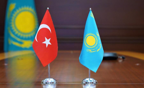 Бейбіт Атамқұлов Түркияның Қазақстандағы Елшісімен кездесті