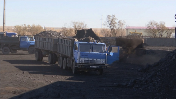 Қарағандының көмір тиеу алаңдарында жұрт тәулік бойы кезекте