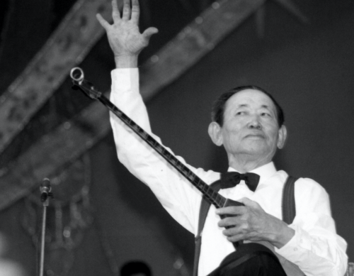 Камералық зал композитордың  есімін иеленді