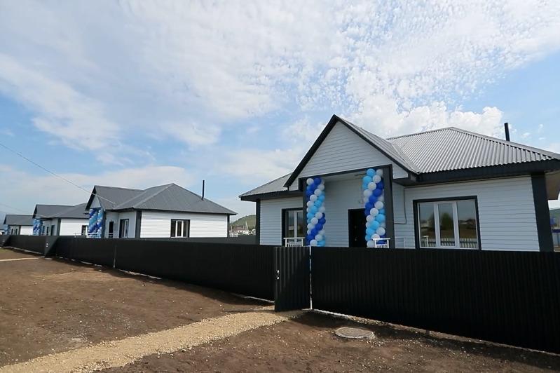 Үйі өртеніп кеткен риддерліктер жаңа баспанаға көшті