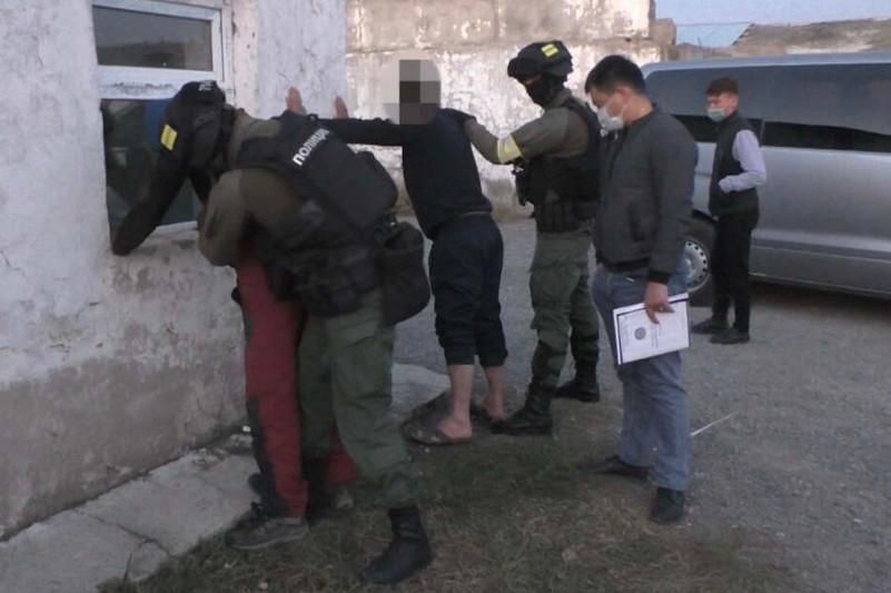 Жамбылда есірткі дайындап, сатумен айналысқан қылмыстық топ ұсталды
