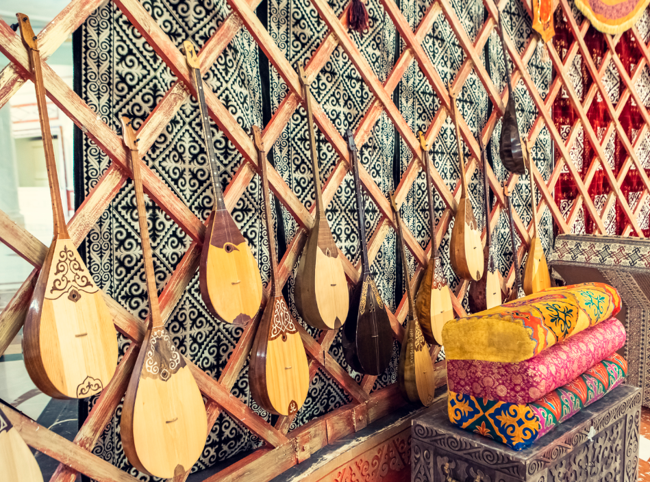 «Күй анасының» 160 жылдығына орай 160 оқушыға домбыра сыйланды