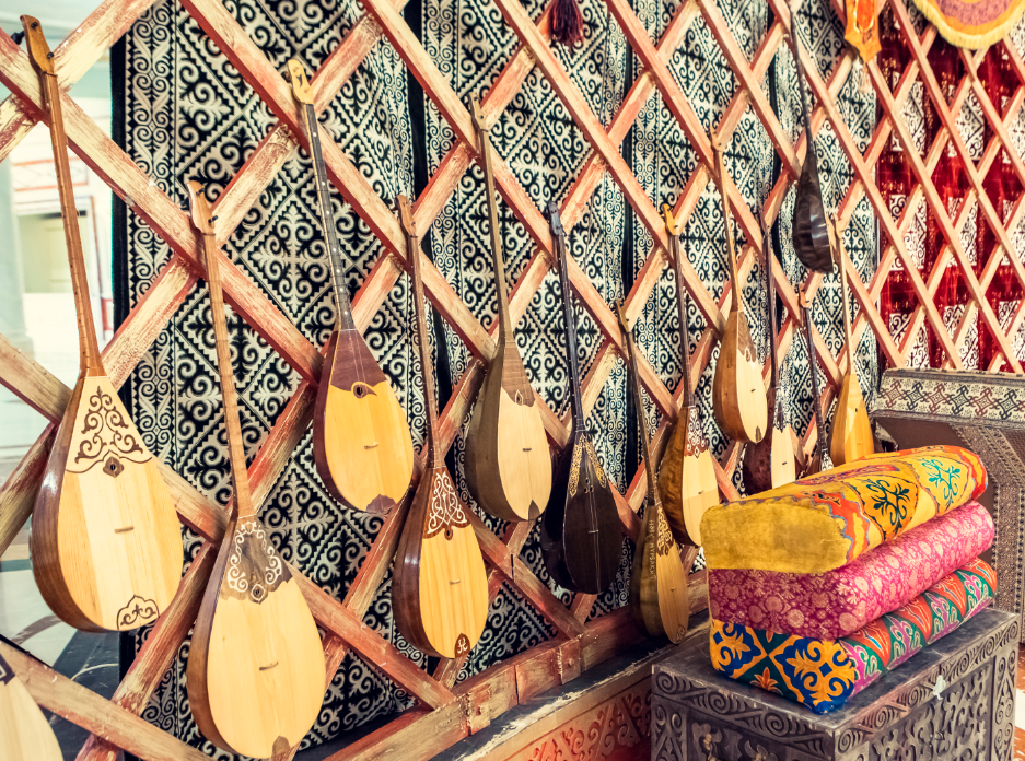 «Дегдар» сыйлаған домбыра