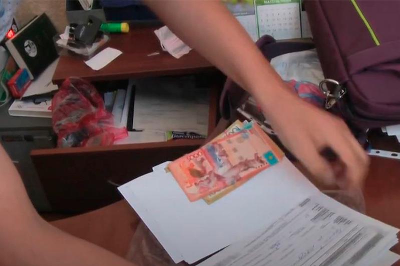 Жалған шот-фактура шығарумен айналысқан қылмыстық топ анықталды