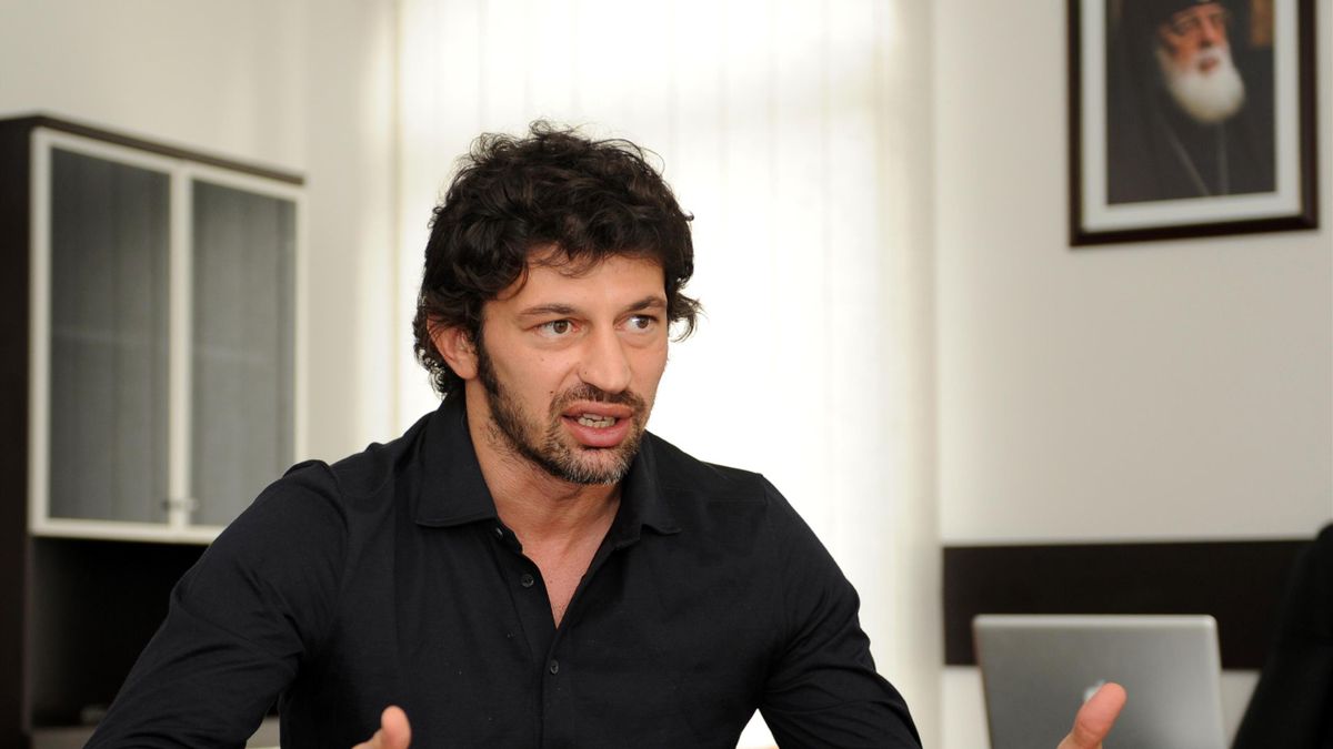 Экс футболшы сайлауда жеңіске жетті