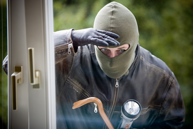 Атырауда екі үйді тонаған күдіктілер қамауға алынды