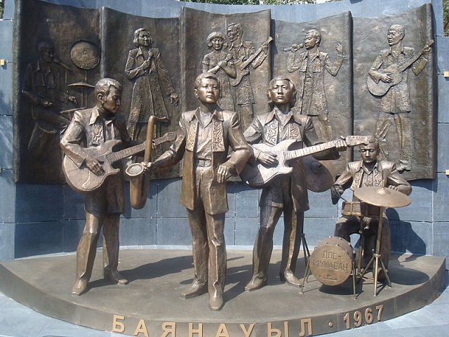 Тау тұлғалар туралы туынды