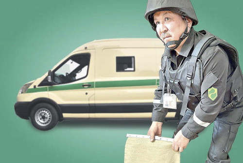 Ақша арқалаған инкассаторлар