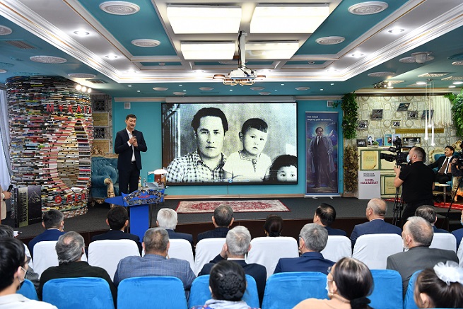 Мұқағалидың мәжіліс залы