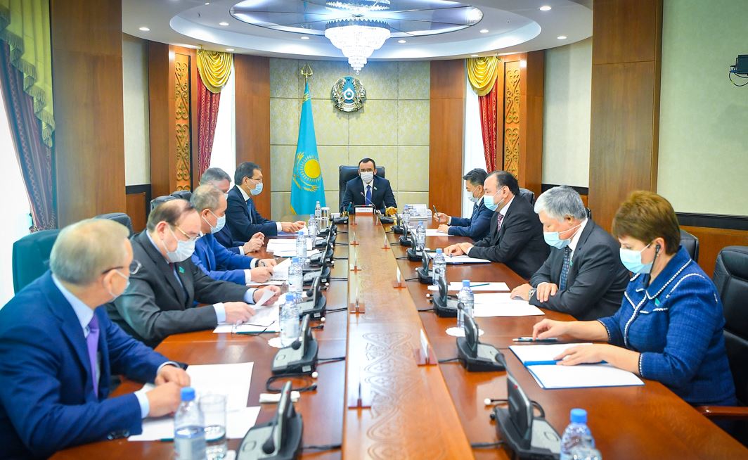 Сенатта рақымшылық туралы заң жобасы қаралады