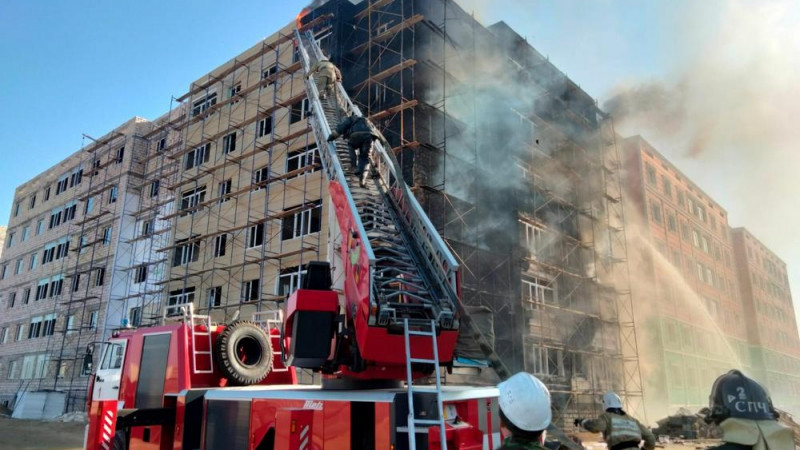 Ақтауда жаңа салынып жатқан тұрғын үйден өрт шықты