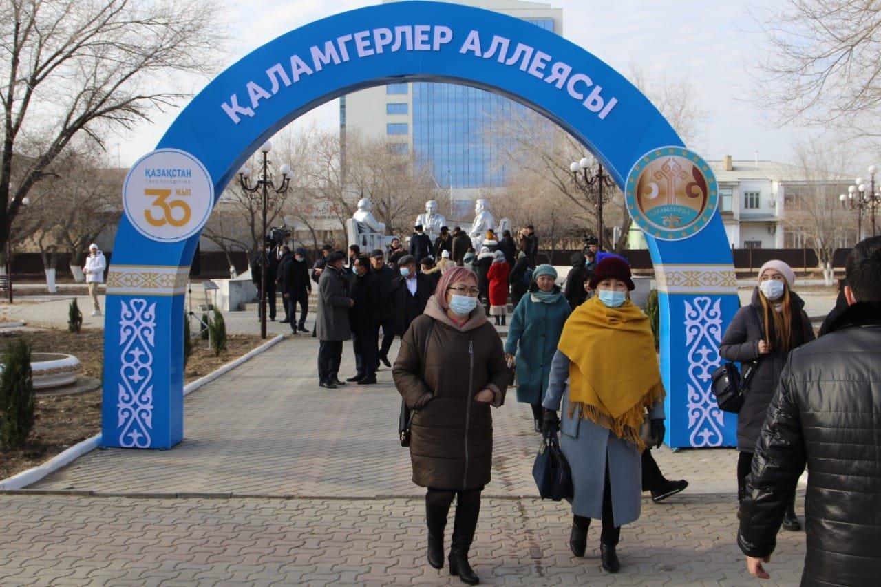 «Қаламгерлер аллеясы» ашылды