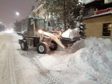 Елордада қар тазалайтын көлік адам басып кетті