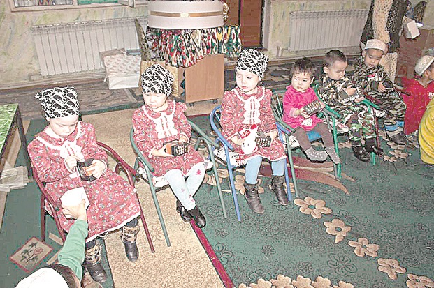 Жарым көңіл балаларға барды