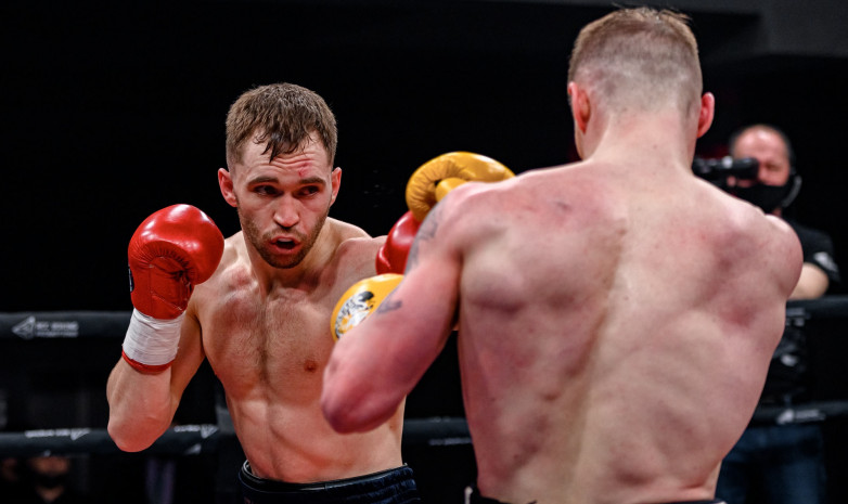 Қазақстандық боксшы ресейлік қарсыласына есе жіберді