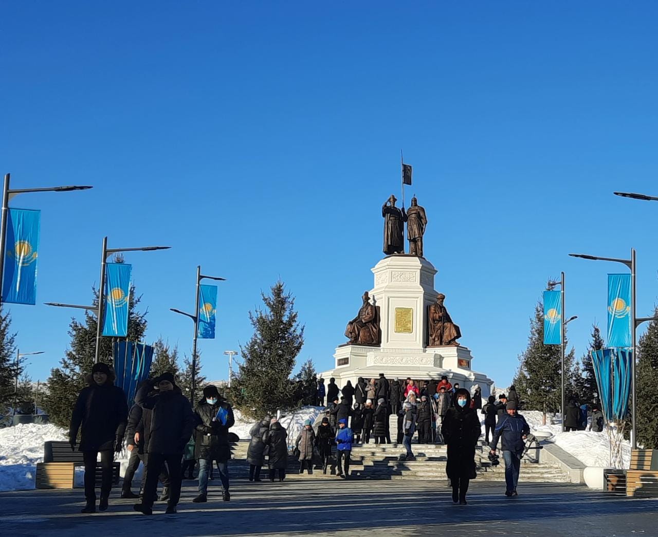 Өскеменде еңселі монумент ашылды