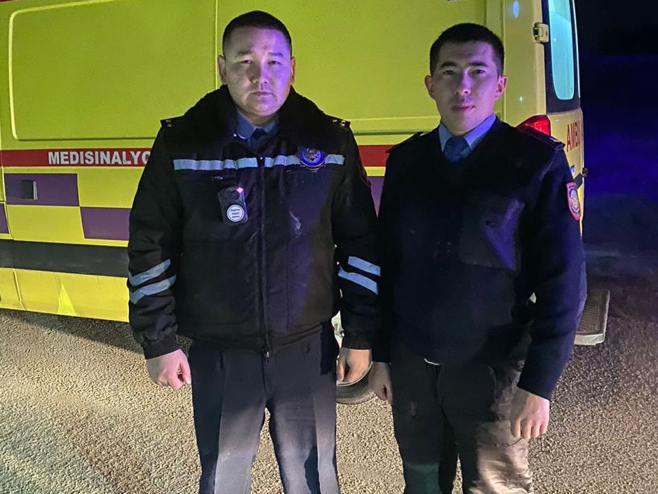 Атырау полицейлері суға батып бара жатқан жасөспірімді құтқарып қалды