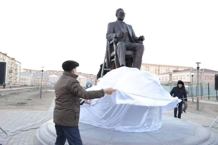 Атырауда академик Салық Зимановтың ескерткіші ашылды