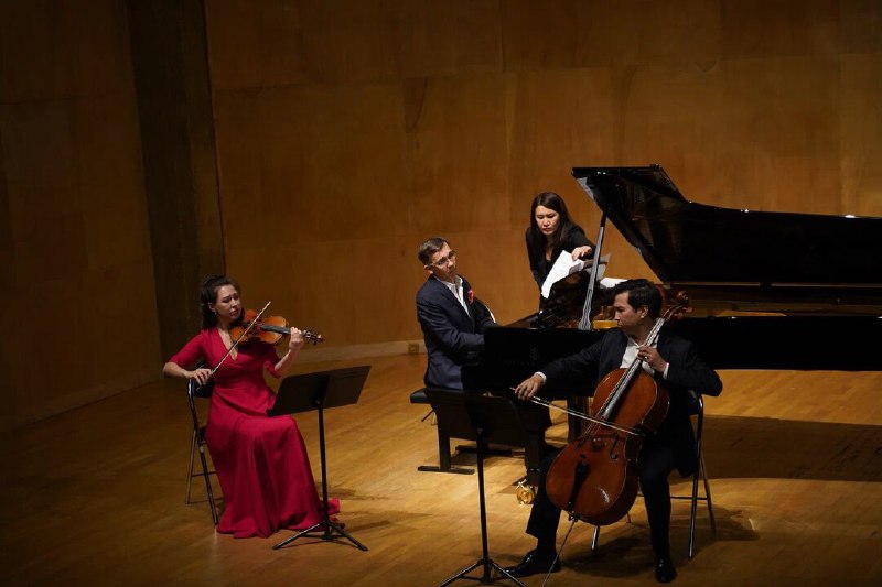 Парижде Қазақстанның Тәуелсіздік күніне арналған концерт өтті