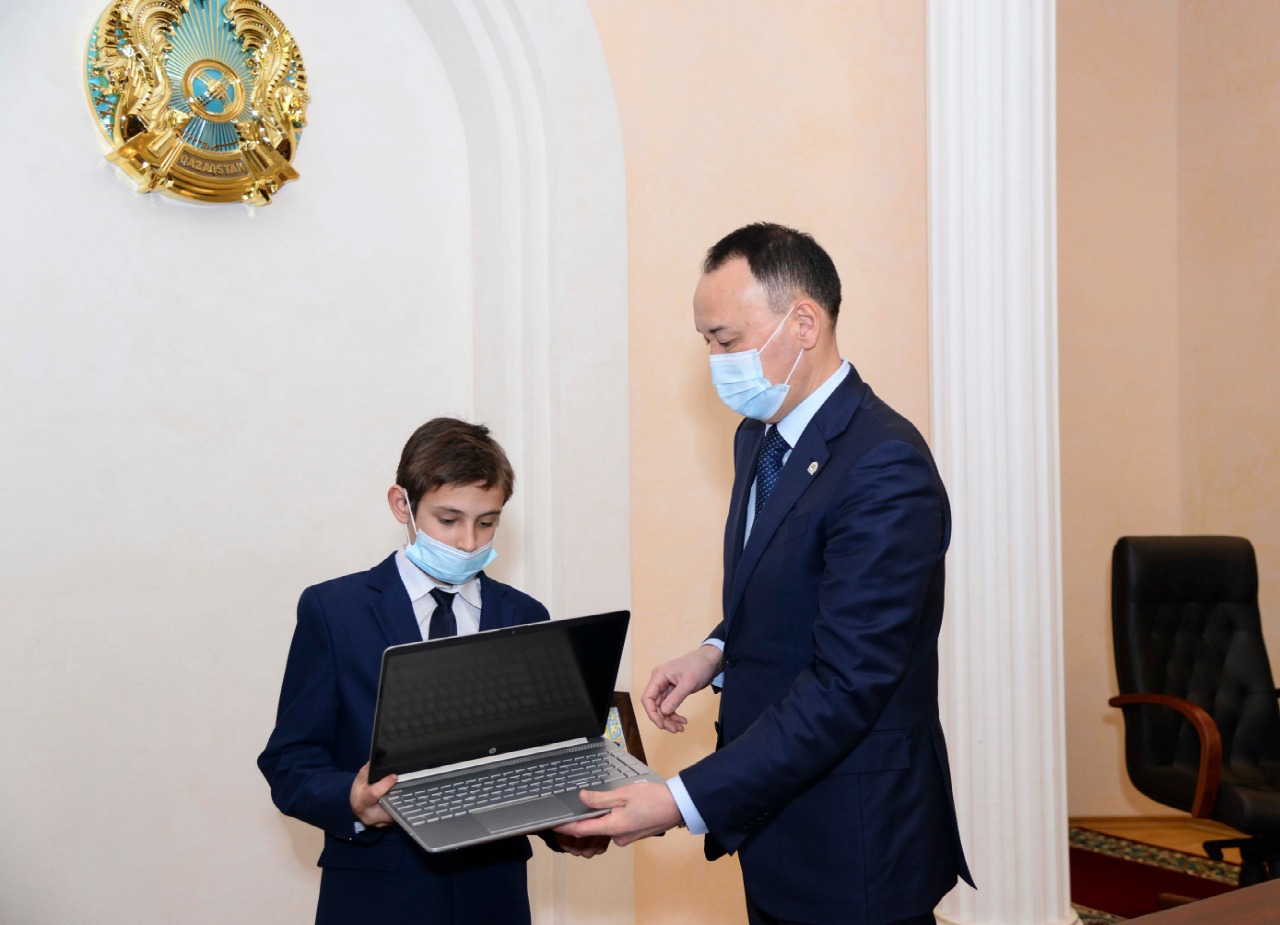 Үйі өртенген отбасына пәтер берілді