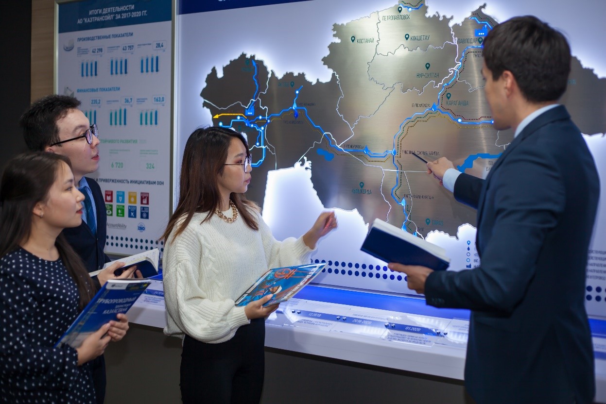 Үздік студенттер ақы төленетін іс-тәжірибеден өтті