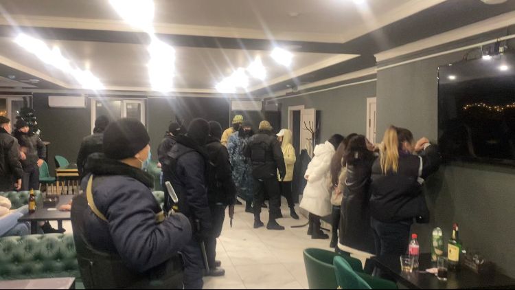 Оралда граната мен оқ алып келе жатқан автокөлік ұсталды