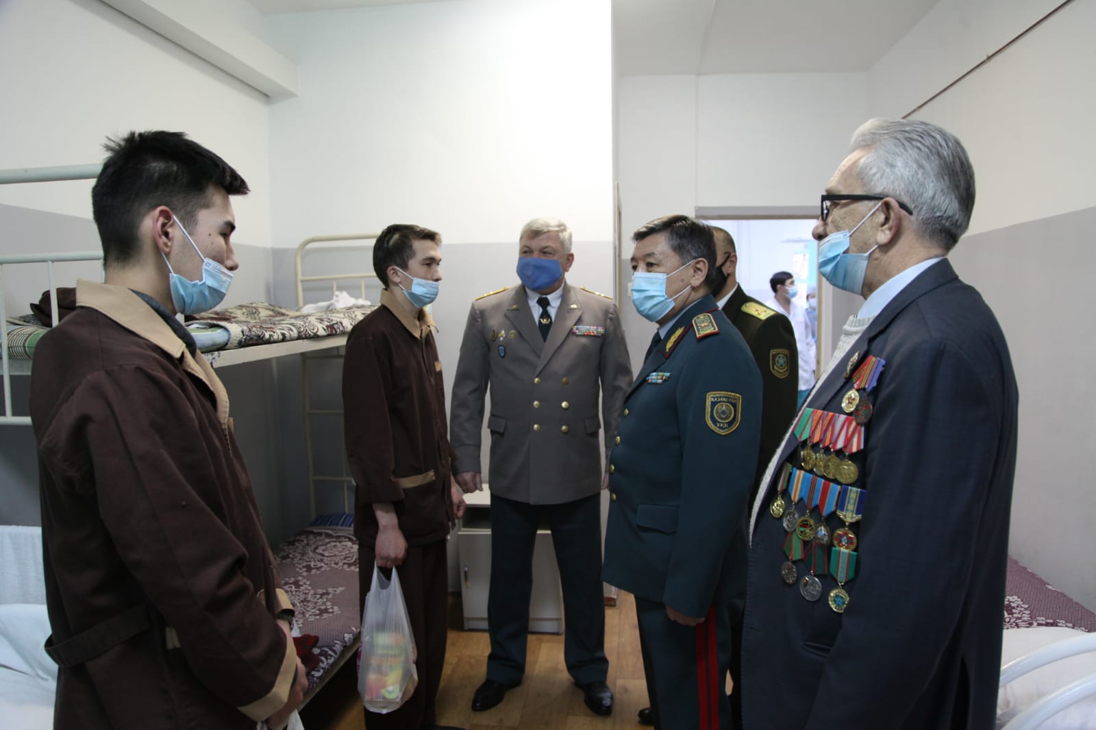 Шекарашы ардагерлер жас жауынгерлерге алғыс айтты