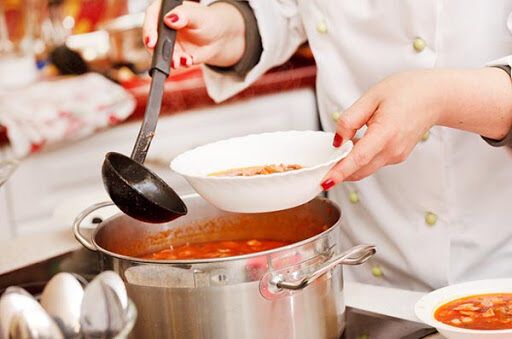 Ыстық тамақ үлестірді