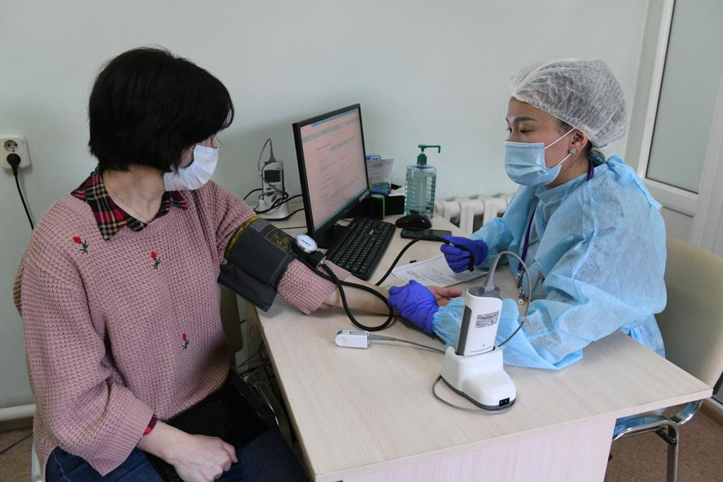 Елордалық педагогтер коронавирусқа қарсы ревакцинадан белсенді өтуде