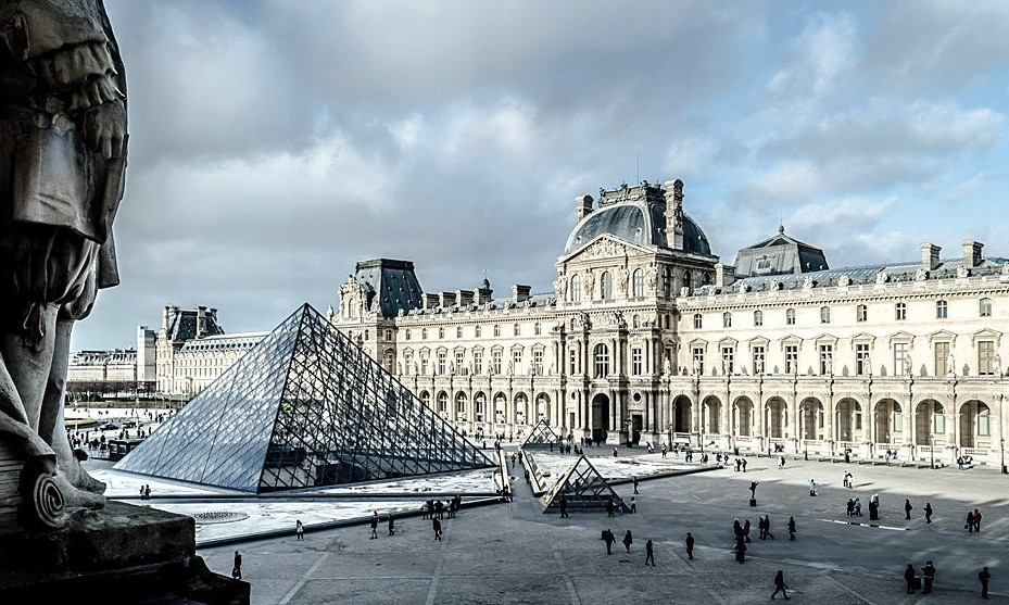 Луврды тамашалаушылар легі аз