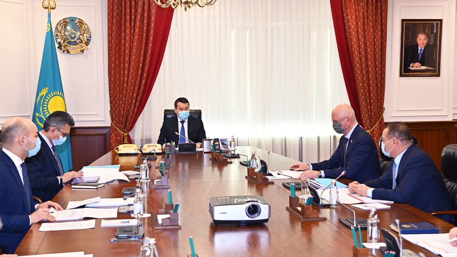 Ә. Смайылов Үкіметтің 2022 жылға арналған іс-қимыл бағдарламасы жөнінде кеңес өткізді