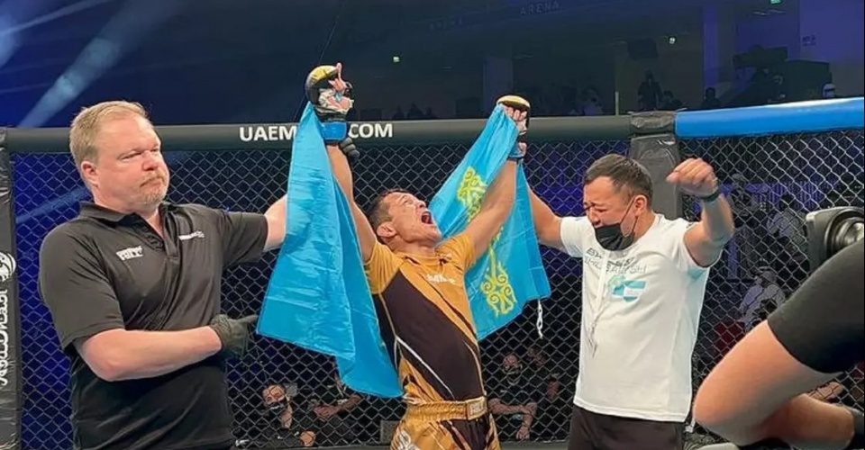 Үш дүркін әлем чемпионы